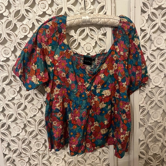 Green and Red Floral Peplum Blouse with Sweetheart Neckline - Picture 2 of 4